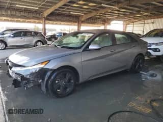 2023 Hyundai Elantra SEL z VIN KMHLM4AGXPU523688, wystawiony jako Copart lot #85006785 z przebiegiem 64 283 mil mil oraz Czysty tytuł • Clean title. Historia ofert i sprzedaży dostępna na DreamBid. Obrazek 1.