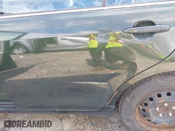 2010 Toyota Camry z VIN 4T1BF3EK9AU538432, wystawiony jako IAAI lot #43313393 z przebiegiem 208 220 mil mil oraz . Historia ofert i sprzedaży dostępna na DreamBid. Obrazek 19.