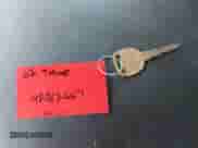 2002 Chevrolet Tahoe Z71 z VIN 1GNEK13Z72R226297, wystawiony jako IAAI lot #42812667 z przebiegiem 329 117 mil mil oraz . Historia ofert i sprzedaży dostępna na DreamBid. Obrazek 11.