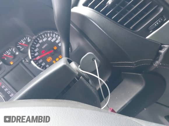 2015 Chevrolet Tahoe Commercial z VIN 1GNSK3EC8FR686954, wystawiony jako IAAI lot #42598684 z przebiegiem 249 682 mil mil oraz . Historia ofert i sprzedaży dostępna na DreamBid. Obrazek 11.