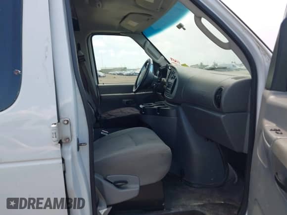 2007 Ford Econoline Cargo Commercial with VIN 1FTNE24W77DA44792, listed as a IAAI auction lot 42963209 with 112,119 mi miles and . Bid and sale history available at DreamBid. Image 5.