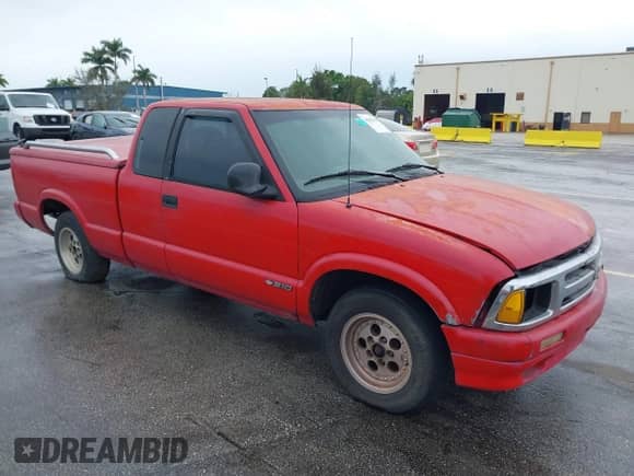 1994 Chevrolet S-10 LS z VIN 1GCCS19Z2R8222715, wystawiony jako IAAI lot #41662096 z przebiegiem 293 997 mil mil oraz . Historia ofert i sprzedaży dostępna na DreamBid. Obrazek 1.