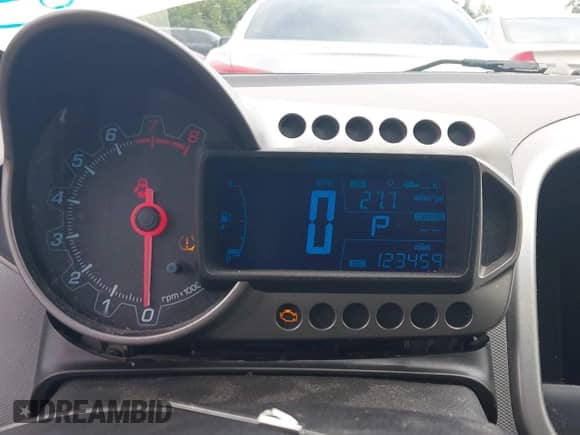 2015 Chevrolet Sonic LS с VIN 1G1JA6SH3F4207922, выставлен на аукционе IAAI как лот 42434022 с пробегом 123 459 миль миль и . История ставок и продаж доступна на DreamBid. Изображение 7.