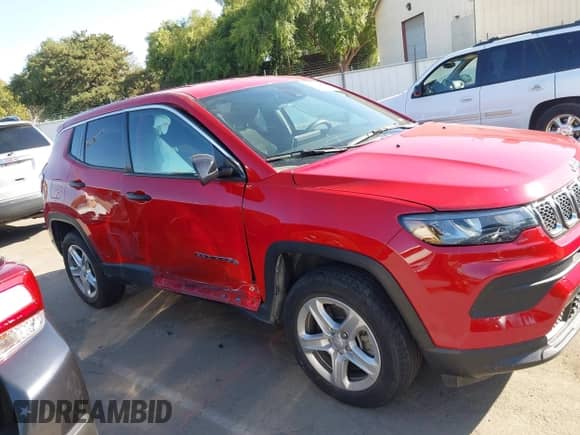 2023 Jeep Compass Sport с VIN 3C4NJDAN2PT573466, выставлен на аукционе IAAI как лот 43085415 с пробегом 28 105 миль миль и . История ставок и продаж доступна на DreamBid. Изображение 13.