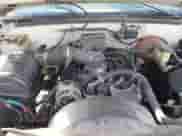 1998 Chevrolet Silverado 2500 z VIN 1GCGC29R9WE223331, wystawiony jako IAAI lot #41012711 z przebiegiem 139 387 mil mil oraz . Historia ofert i sprzedaży dostępna na DreamBid. Obrazek 10.
