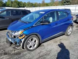 2017 Chevrolet Bolt EV LT z VIN 1G1FW6S01H4166355, wystawiony jako Copart lot #70311463 z przebiegiem 55 886 mil mil oraz . Historia ofert i sprzedaży dostępna na DreamBid. Obrazek 1.