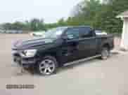 2022 Ram 1500 Big Horn z VIN 1C6RRFFG9NN400564, wystawiony jako IAAI lot #42364826 z przebiegiem 18 618 mil mil oraz . Historia ofert i sprzedaży dostępna na DreamBid. Obrazek 2.