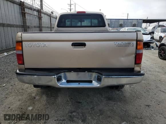 2000 Toyota Tacoma PreRunner z VIN 4TASN92N8YZ657400, wystawiony jako Copart lot #82271215 z przebiegiem 165 953 mil mil oraz Czysty tytuł • Clean title. Historia ofert i sprzedaży dostępna na DreamBid. Obrazek 6.