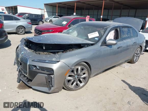 2024 BMW 7 Series 740i с VIN WBA23EH02RCP35525, выставлен на аукционе IAAI как лот 41992914 с пробегом Не указан миль и . История ставок и продаж доступна на DreamBid. Изображение 2.