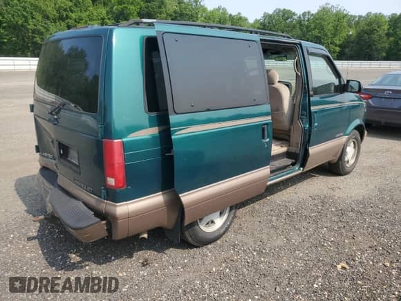 2000 Chevrolet Astro с VIN 1GNDM19WXYB106756, выставлен на аукционе Copart как лот 58907345 с пробегом 150 533 миль миль и Списание • Salvage title. История ставок и продаж доступна на DreamBid. Изображение 3.