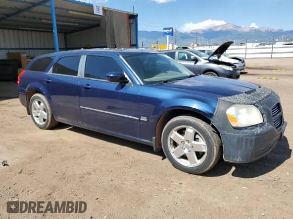 2005 Dodge Magnum with VIN 2D8GZ58205H638468, listed as a Copart auction lot 64113835 with 103,810 mi miles and Clean title. Bid and sale history available at DreamBid. Image 4.
