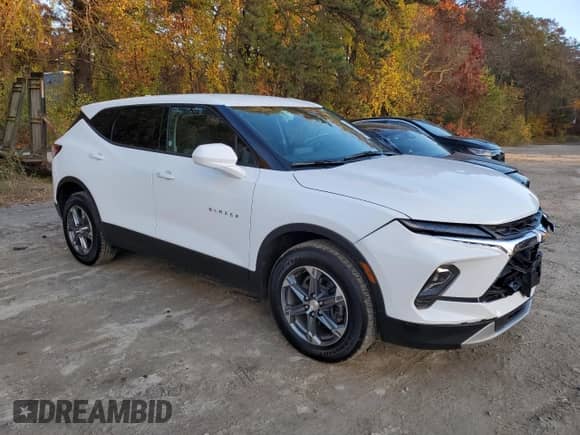 2025 Chevrolet Blazer LT with VIN 3GNKBCR48SS204025, listed as a Copart auction lot 90033275 with 8,776 mi miles and Salvage title. Bid and sale history available at DreamBid. Image 4.