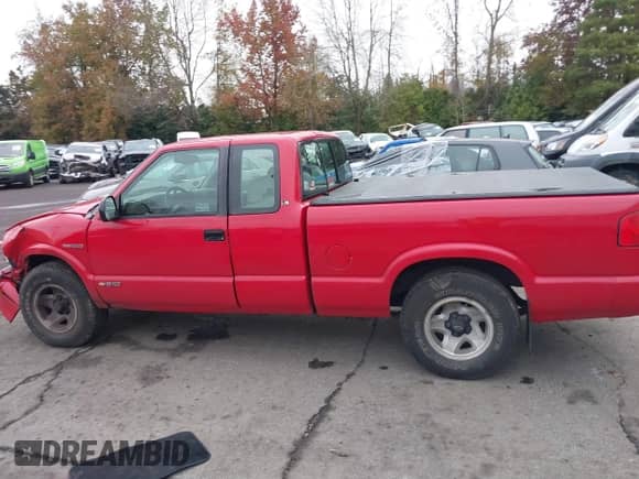 1994 Chevrolet S-10 LS с VIN 1GCCS19Z7RK156326, выставлен на аукционе IAAI как лот 41347964 с пробегом 91 594 миль миль и . История ставок и продаж доступна на DreamBid. Изображение 14.