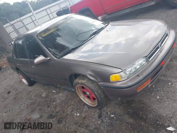 1993 Honda Accord z VIN 1HGCB7651PA045327, wystawiony jako IAAI lot #42841333 z przebiegiem 127 703 mil mil oraz . Historia ofert i sprzedaży dostępna na DreamBid. Obrazek 1.