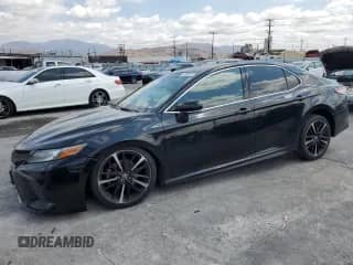 2018 Toyota Camry XSE z VIN 4T1B61HK6JU060485, wystawiony jako Copart lot #72095315 z przebiegiem 112 722 mil mil oraz Szkoda całkowita • Salvage title. Historia ofert i sprzedaży dostępna na DreamBid. Obrazek 1.