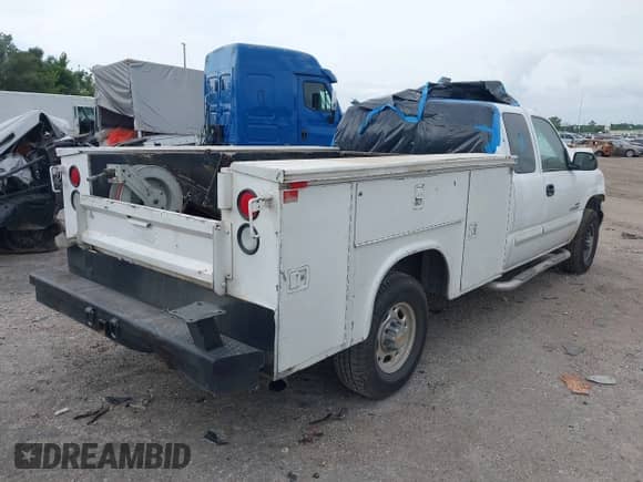 2003 Chevrolet Silverado 2500HD LS with VIN 1GCHC29113E249478, listed as a IAAI auction lot 42145187 with 580,776 mi miles and . Bid and sale history available at DreamBid. Image 4.