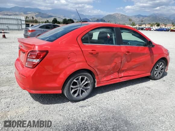 2020 Chevrolet Sonic LT z VIN 1G1JD5SB4L4121950, wystawiony jako Copart lot #56721405 z przebiegiem 43 487 mil mil oraz Szkoda całkowita • Salvage title. Historia ofert i sprzedaży dostępna na DreamBid. Obrazek 3.