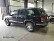 1998 Chevrolet Blazer LT z VIN 1GNDT13W3W2139171, wystawiony jako Copart lot #50983195 z przebiegiem 157 580 mil mil oraz Czysty tytuł • Clean title. Historia ofert i sprzedaży dostępna na DreamBid. Obrazek 2.