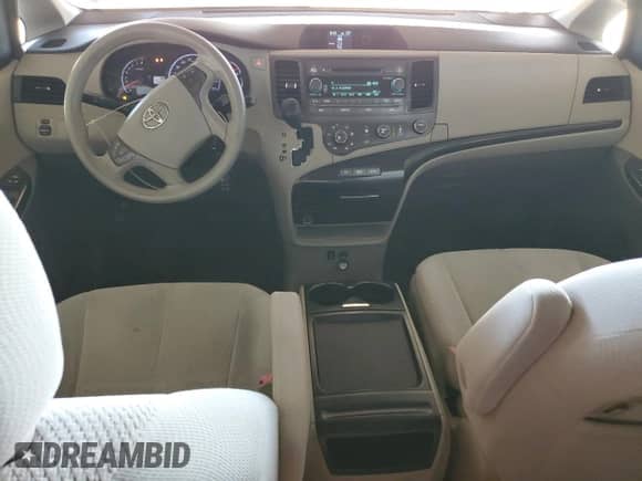 2011 Toyota Sienna LE AAS z VIN 5TDKK3DC9BS134854, wystawiony jako Copart lot #85203905 z przebiegiem 127 829 mil mil oraz Czysty tytuł • Clean title. Historia ofert i sprzedaży dostępna na DreamBid. Obrazek 8.