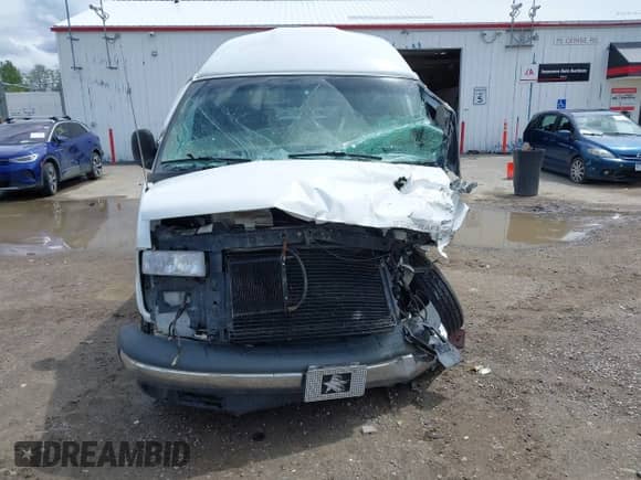 1999 Chevrolet Express z VIN 1GBFG15R7X1064998, wystawiony jako IAAI lot #42255740 z przebiegiem Nie podano mil oraz . Historia ofert i sprzedaży dostępna na DreamBid. Obrazek 13.