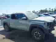 2023 Toyota Tacoma SR5 z VIN 3TMCZ5AN8PM589977, wystawiony jako IAAI lot #43145534 z przebiegiem Nie podano mil oraz . Historia ofert i sprzedaży dostępna na DreamBid. Obrazek 14.