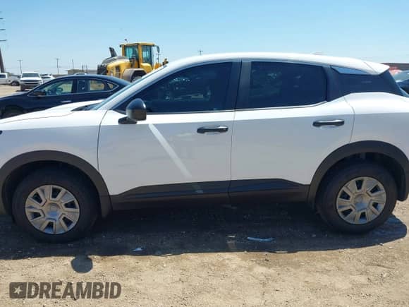 2025 Nissan Kicks S with VIN 3N8AP6BB5SL382215, listed as a IAAI auction lot 42701172 with 2,562 mi miles and . Bid and sale history available at DreamBid. Image 14.