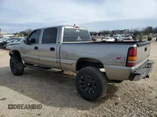 2001 Chevrolet Silverado 1500HD LS z VIN 1GCGK13U71F170657, wystawiony jako Copart lot #45054255 z przebiegiem Nie podano mil oraz Szkoda całkowita • Salvage title. Historia ofert i sprzedaży dostępna na DreamBid. Obrazek 2.