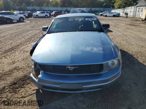 2007 Ford Mustang Deluxe z VIN 1ZVFT80N375245803, wystawiony jako Copart lot #82339325 z przebiegiem 146 215 mil mil oraz Czysty tytuł • Clean title. Historia ofert i sprzedaży dostępna na DreamBid. Obrazek 5.