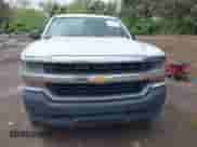 2017 Chevrolet Silverado 1500 Work Truck z VIN 1GCUKNEC0HF103956, wystawiony jako IAAI lot #42091126 z przebiegiem 67 821 mil mil oraz . Historia ofert i sprzedaży dostępna na DreamBid. Obrazek 13.