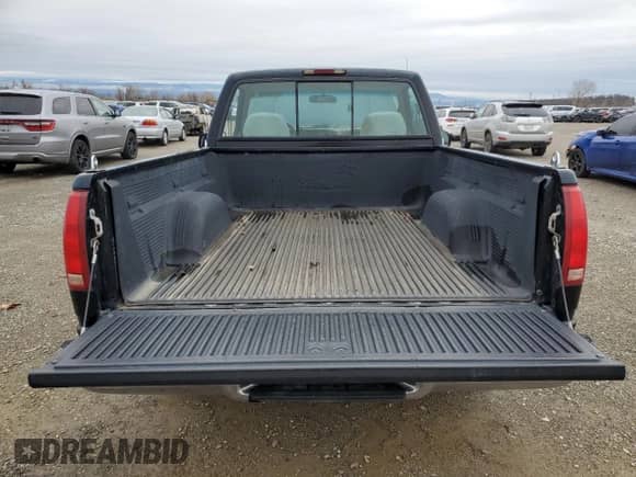 1997 Chevrolet Silverado 1500 with VIN 1GCEC14R5VZ187489, listed as a Copart auction lot 87211824 with 211,353 mi miles and Clean title. Bid and sale history available at DreamBid. Image 10.