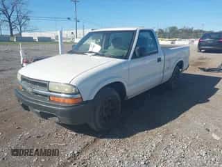 2003 Chevrolet S-10 LS с VIN 1GCCS14H938290080, выставлен на аукционе IAAI как лот 43486790 с пробегом Не указан миль и . История ставок и продаж доступна на DreamBid. Изображение 2.
