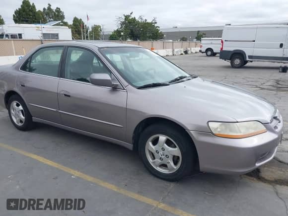 2000 Honda Accord EX with VIN 1HGCG6685YA088379, listed as a IAAI auction lot 42840389 with 281,854 mi miles and . Bid and sale history available at DreamBid. Image 1.