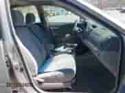 2004 Toyota Camry LE z VIN 4T1BF32K74U067244, wystawiony jako IAAI lot #43162095 z przebiegiem 370 818 mil mil oraz . Historia ofert i sprzedaży dostępna na DreamBid. Obrazek 5.