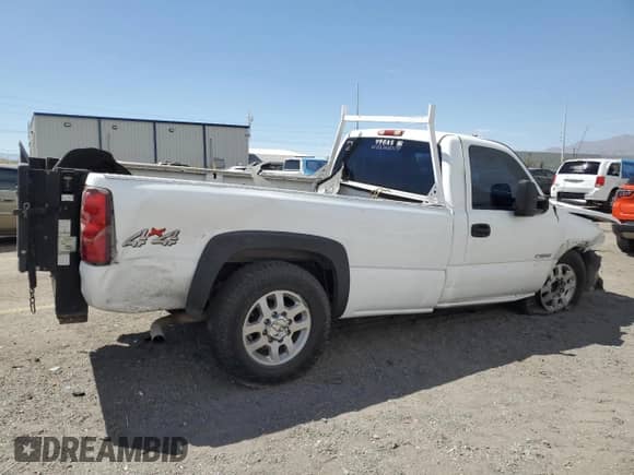 2003 Chevrolet Silverado 2500 Work Truck z VIN 1GCGC24U83Z103617, wystawiony jako Copart lot #54425355 z przebiegiem 222 388 mil mil oraz Szkoda całkowita • Salvage title. Historia ofert i sprzedaży dostępna na DreamBid. Obrazek 3.