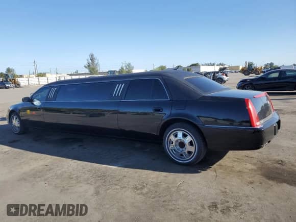2006 Cadillac DTS Professional with VIN 1GEEH96Y26U550387, listed as a Copart auction lot 47643785 with 225,562 mi miles and Clean title. Bid and sale history available at DreamBid. Image 2.