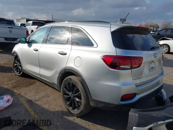 2020 Kia Sorento LX z VIN 5XYPG4A58LG660524, wystawiony jako IAAI lot #41505220 z przebiegiem 60 252 mil mil oraz . Historia ofert i sprzedaży dostępna na DreamBid. Obrazek 3.