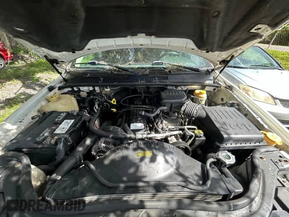 2004 Jeep Grand Cherokee Laredo with VIN 1J4GX48S44C111978, listed as a Copart auction lot 86322965 with 331,946 mi miles and Clean title. Bid and sale history available at DreamBid. Image 7.