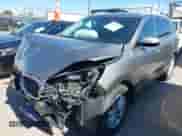 2017 Kia Sorento LX z VIN 5XYPGDA57HG231494, wystawiony jako IAAI lot #42816971 z przebiegiem 89 834 mil mil oraz . Historia ofert i sprzedaży dostępna na DreamBid. Obrazek 2.