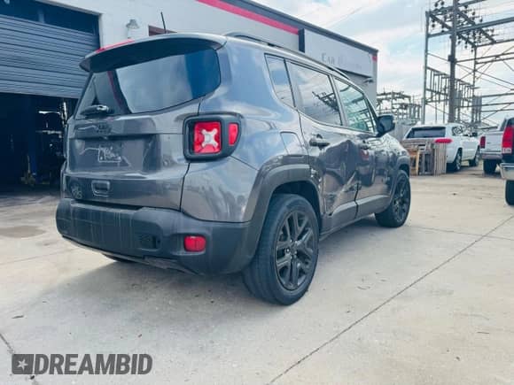 2018 Jeep Renegade Latitude with VIN ZACCJABB7JPG91991, listed as a Copart auction lot 84046085 with 143,288 mi miles and Clean title. Bid and sale history available at DreamBid. Image 4.