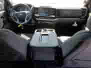 2024 Chevrolet Silverado 1500 LT z VIN 1GCPACEK0RZ277909, wystawiony jako Copart lot #80751585 z przebiegiem Nie podano mil oraz Szkoda całkowita • Salvage title. Historia ofert i sprzedaży dostępna na DreamBid. Obrazek 8.