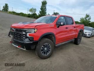 2025 Chevrolet Silverado 1500 z VIN 3GCUKHE87SG273041, wystawiony jako Copart lot #69351505 z przebiegiem 20 300 mil mil oraz Szkoda całkowita • Salvage title. Historia ofert i sprzedaży dostępna na DreamBid. Obrazek 1.