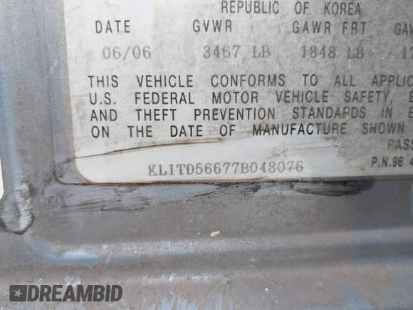 2007 Chevrolet Aveo LS z VIN KL1TD56677B048076, wystawiony jako IAAI lot #42703159 z przebiegiem 68 183 mil mil oraz . Historia ofert i sprzedaży dostępna na DreamBid. Obrazek 9.