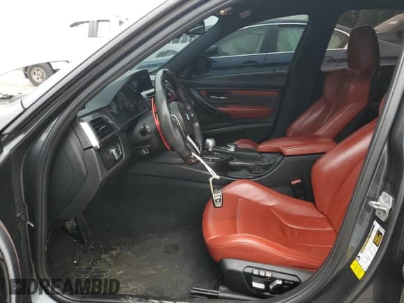 2017 BMW M3 z VIN WBS8M9C37H5G86176, wystawiony jako Copart lot #61449215 z przebiegiem 71 108 mil mil oraz Szkoda całkowita • Salvage title. Historia ofert i sprzedaży dostępna na DreamBid. Obrazek 7.