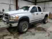 2006 Dodge 2500 SLT z VIN 3D7KS28D96G120184, wystawiony jako Copart lot #88823185 z przebiegiem 197 349 mil mil oraz Czysty tytuł • Clean title. Historia ofert i sprzedaży dostępna na DreamBid. Obrazek 1.