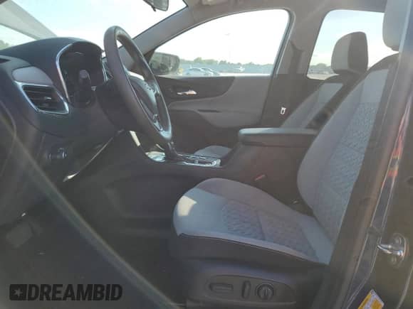 2022 Chevrolet Equinox LS z VIN 3GNAXHEV0NS165170, wystawiony jako Copart lot #56376245 z przebiegiem 55 038 mil mil oraz Czysty tytuł • Clean title. Historia ofert i sprzedaży dostępna na DreamBid. Obrazek 7.