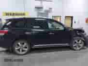 2014 Nissan Pathfinder S z VIN 5N1AR2MNXEC665453, wystawiony jako IAAI lot #40354942 z przebiegiem 91 435 mil mil oraz . Historia ofert i sprzedaży dostępna na DreamBid. Obrazek 13.