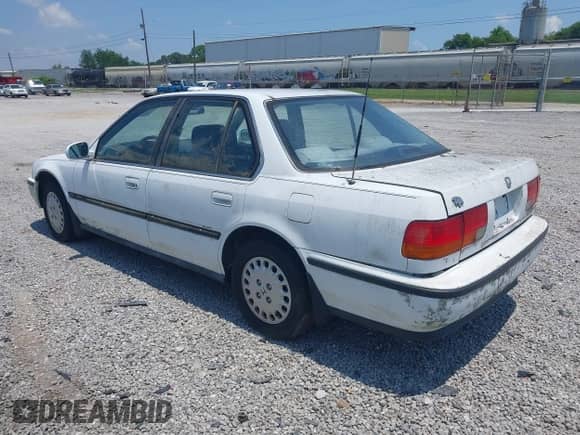 1993 Honda Accord LX z VIN JHMCB7653PC002464, wystawiony jako IAAI lot #42582131 z przebiegiem 243 918 mil mil oraz . Historia ofert i sprzedaży dostępna na DreamBid. Obrazek 3.