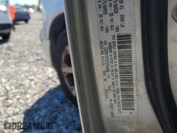 2015 Ram 1500 Laramie z VIN 1C6RR7NT5FS730886, wystawiony jako Copart lot #82410115 z przebiegiem 245 301 mil mil oraz Szkoda całkowita • Salvage title. Historia ofert i sprzedaży dostępna na DreamBid. Obrazek 12.