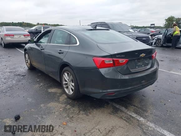 2016 Chevrolet Malibu LT z VIN 1G1ZE5ST1GF322773, wystawiony jako IAAI lot #43389880 z przebiegiem 99 582 mil mil oraz . Historia ofert i sprzedaży dostępna na DreamBid. Obrazek 3.