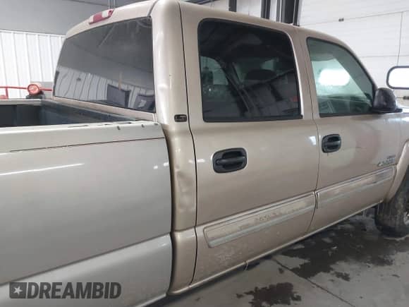 2004 Chevrolet Silverado 2500HD LS с VIN 1GCHK23174F168833, выставлен на аукционе IAAI как лот 41404504 с пробегом 182 815 миль миль и . История ставок и продаж доступна на DreamBid. Изображение 21.